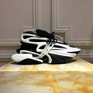 Vente en gros d'usine : Chaussures de course de luxe pour hommes et femmes, en cuir véritable de haute qualité, style designer, semelle épaisse, collection automne-hiver - Product Image 1