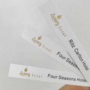 Papel absorbente personalizado para pruebas de aceites perfumados con logo para tiras olfativas y blotter de fragancias - Product Image 5