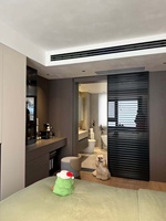 Combinaison de rangement suspendue contemporaine en bois pour chambre (Armoire + Coiffeuse + Vitrine) – Optimisation de l'espace pour la maison et la salle de sport
