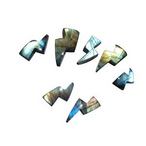 Nuevo Cabujón de Labradorita en Forma de Pistola, Tallado a Mano, Piedra Preciosa Natural, Certificado IGI, Joyería para Parejas de San Valentín - Product Image 1