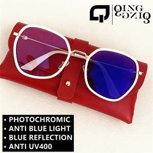 Lunettes Photochromiques Anti-Reflet pour Femme <span class=keywords><strong>Grande</strong></span> <span class=keywords><strong>Taille</strong></span> Hexagonales en Alliage Noir Bleu Verre Photochromique Anti-Lumière Bleue pour Écran de Téléphone 2026 - Product Image 2