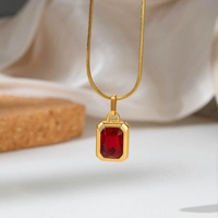 Collier carré en acier inoxydable à zircon coloré pour femme, chaîne de clavicule polyvalente émeraude de luxe léger