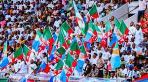 T-shirts personnalisés pour campagnes électorales, impression intégrale, avec logo balai, pour la campagne APC aux élections nigérianes 2027 - Product Image 4