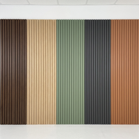 Panneau mural WPC en gros, imperméable, rainuré, pour intérieur, 168*23 mm, idéal pour la décoration de salon