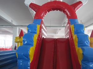 Château gonflable sur le thème du cœur et de l'amour, en PVC, respectueux de l'environnement, capacité de 800 kg pour 12 passagers, utilisation commerciale en extérieur - Product Image 5