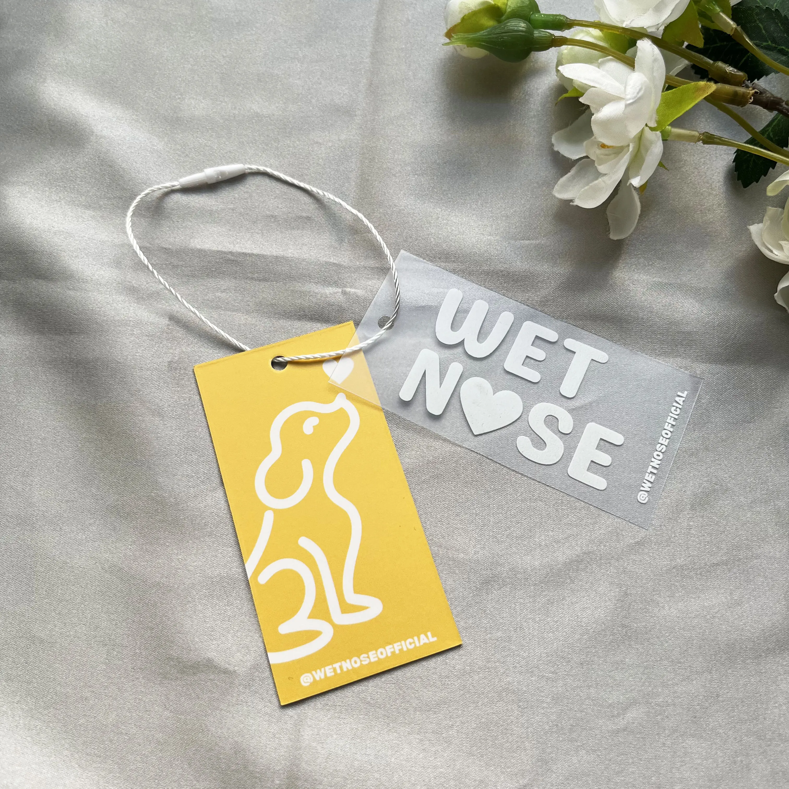 Wholesale Thick High quality Eco friendly paper clothing labels Swing tags, can Custom Logo shape and color hang tags