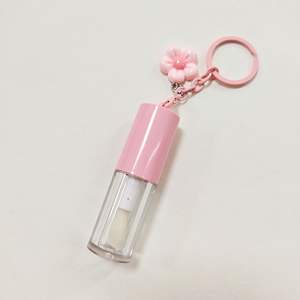 Tubes de brillant à lèvres vides de 4 ml avec porte-clés rose, en plastique rechargeable, pour emballage cosmétique personnalisé d'huile ou baume à lèvres - Product Image 6
