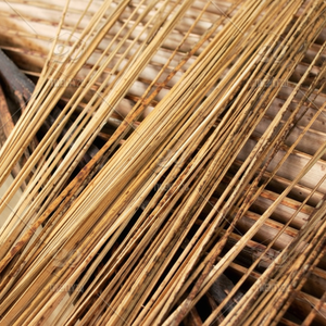 Palo de escoba de coco completamente seco de origen vietnamita con cabezal recogedor Uso interior/exterior 25kg Embalado-HP 0084 917 476 477 - Product Image 1