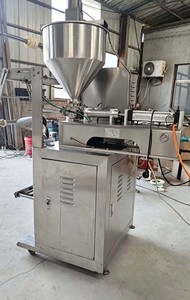 Machine d'emballage verticale MAYBOOM pour petits sachets de miel, sauce au fromage chaude et autres aliments en sachet de qualité alimentaire - Product Image 6