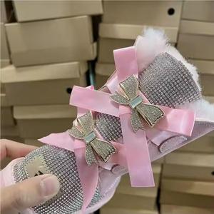 Stivali <span class=keywords><strong>da</strong></span> <span class=keywords><strong>Donna</strong></span> Invernali con Fiocco e Logo a U, Caldi, con Strass Intarsiati, Personalizzabili, Piattaforma Media, Vendita all'Ingrosso, di Gran Tendenza - Product Image 2