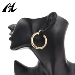 Beliebter Schmuck Hypoallergene Geometrische Chunky <span class=keywords><strong>Hoop</strong></span> Vergoldete Huggie-Ohrringe Damen Statement-Ohrringe - Product Image 3