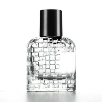 Bouteille rechargeable de parfum carré vide cosmétique personnalisé Offres Spéciales 30ml bouteille en verre de parfum de pompe de pulvérisation personnalisée avec bouchon noir