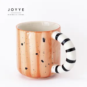 JOYYE 사용자 정의 세라믹 컵 손으로 그린 얼룩말 스트라이프 핸들 디자인 오렌지 컬러 머그 300ml 10.5oz 세라믹 커피
