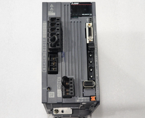 Amplificador de CA Original MR-J4-350B de 3.5kW, 200V 17A, Controlador SSCNET III/H para Máquinas de Automatización Industrial - Product Image 1