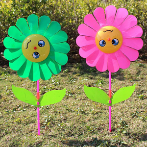 Heiße neue <span class=keywords><strong>DIY</strong></span> Handheld Sonnenblume Windmühle Spielzeug Kreative Kunststoff Kindergarten Ornament Rotierende Windmühle - Product Image 4