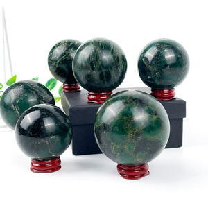 Sphère de pierre précieuse en jade vert naturel, polie lâchement, avec une couleur vert intense et une texture naturelle subtile - Product Image 3