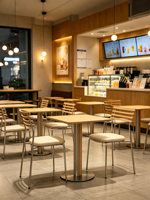 Ensemble de table et chaises de restaurant de style industriel en profilé d'aluminium de qualité marine, plateau de table en bois