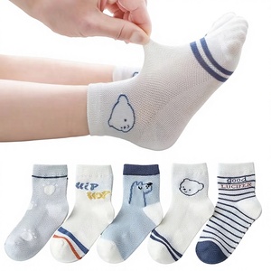 Chaussettes courtes en jacquard pour garçons, motif ourson de dessin animé, respirantes, fines, en coton, pour bébés et enfants, idéales pour l'été et l'école - Product Image 1