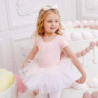 Charmant vêtement de danse classique à manches courtes avec jupe tutu bouffante-Un must pour les petits danseurs