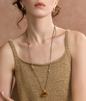 Collar de Plata S925 de Diseño Griego con Doble Cara, Baño de Oro 3D de Alta Gama, Engaste Completo con Piedras de Ojo de Tigre y Bambú