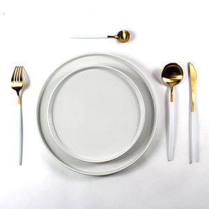 Cao Cấp Nhà Hàng Vàng Dao Kéo Tùy Chỉnh Màu Sắc Xử Lý <span class=keywords><strong>Flatware</strong></span> <span class=keywords><strong>Set</strong></span> Cho Đám Cưới Sơn Màu Trắng Và Vàng Dao Kéo - Product Image 3