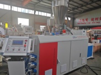Machine automatique de fabrication de profilés d'angle en PVC pour la décoration intérieure et l'emballage de protection