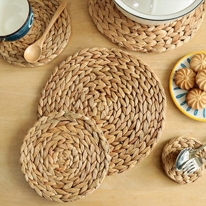 แผ่นรองจานสานจากฟาง ทรงกลม กันลื่น ใช้ในบ้าน ขนาด 20 ซม. 30 ซม. 35 ซม. 38 ซม. สีพื้น ทนความร้อน - Product Image 5