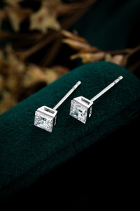 Boucles d'oreilles en platine PT950 personnalisées avec diamant de laboratoire taille radiant de 0,61 ct |   Bijoux de mariage en diamant de laboratoire taille radiant pour - Product Image 3