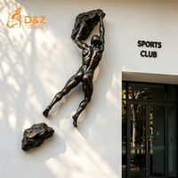 Grande sculpture murale en bronze D&Z Art Group, représentant un grimpeur, pour façade de bâtiment et décoration sportive extérieure