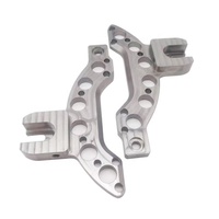 Pièces de moto/vélo sur mesure OEM/ODM usinées avec précision par CNC, électroérosion à fil et brochage – Fourche triple en aluminium anodisé