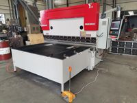 Presse plieuse hydraulique CNC KEC pour cheminées de câbles, armoires anti-incendie et panneaux de portes d'ascenseurs