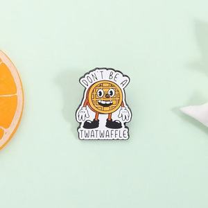 Spilla in lega di zinco smaltata con personaggio dei cartoni animati Don't Be Twatwaffle Fruit Cartoon Cookie, con frase umoristica, distintivo da borsa e risvolto, gioiello regalo - Product Image 4
