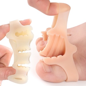 Al por mayor: Separador de dedos para la eversion del pulgar y dedos superpuestos, para sandalias, chanclas y almohadillas para el antepié de cuatro orificios - Product Image 1