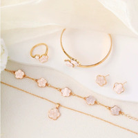 Conjunto de Joyería de Trébol de Cinco Hojas de Acrílico, 5 Piezas: Pulsera, Brazalete, Aretes, Collar y Anillos para Mujer, Diseño Floral Colorido