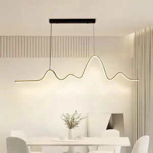 ห้องรับประทานอาหารแบบนอร์ดิกโคมไฟระย้าเพดาน LED โคมไฟจี้รูปทรงโค้ง โคมไฟจี้ LED อลูมิเนียมที่ทันสมัย