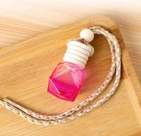 Vente en gros de flacons de parfum pour voiture vides de 8 ml en forme de diamant, diffuseur d'huiles essentielles en verre suspendu, rafraîchisseur d'air pour voiture, pendentif suspendu