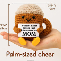 Adorable poupée en peluche en crochet faite à la main en forme de tasse à café avec carte inspirante positive pour cadeau de Noël