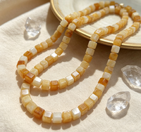 Perles en verre style porcelaine 4x4 en gros, perles carrées colorées en vrac pour la fabrication de bijoux DIY (bracelets, colliers) en boîte