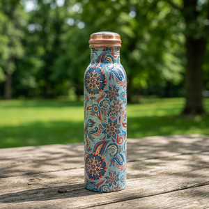 Botella de Agua de Cobre con Tapa, Diseño Mandala Herencia Bohemia, Portátil para Viaje, Patrón Floral Azul y Rojo - Product Image 1
