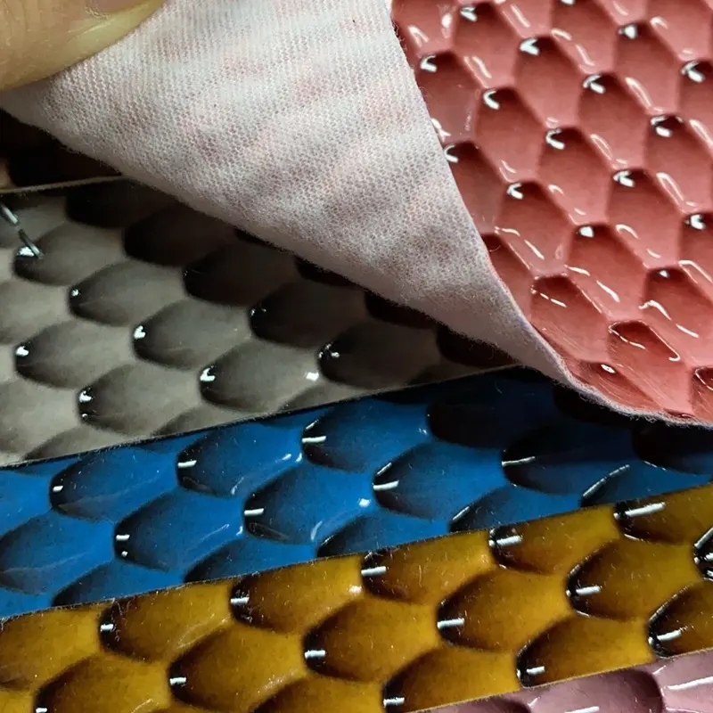 Imprimir dois tons cor pvc máquina que le cuir artificiel tecido não tecido para fabricar saco