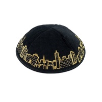 Op maat gemaakte fluwelen kippa met Jeruzalems borduurwerk, Joodse hoed voor Bar Mitzvah bruiloft, groothandel OEM ODM, zwarte fluwelen yarmulke, heren petten