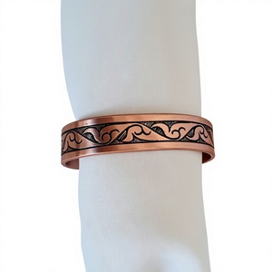 Brazalete de Cobre Sólido con Patrón de Ondas Ayurvédicas Tradicionales, Joyería Metálica Moderna, Diseño Exquisito - Product Image 1