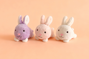 Mini peluche lapin adaptée aux bébés - Lapins en peluche doux à tenir en main, idéal pour le développement sensoriel et les câlins des bébés - Product Image 3