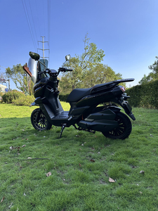 Motocicleta de Fabricante con Batería de Largo Alcance de 3000W 72V 35Ah, Velocidad de 80km/h y Neumáticos de 12 Pulgadas para Adultos, Uso Urbano - Product Image 4