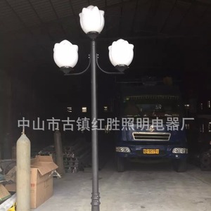 Lampes de jardin à trois têtes, lampe d'extérieur en fer, source lumineuse LED, ampoule A19 pour l'éclairage des parcs et des communautés - Product Image 2
