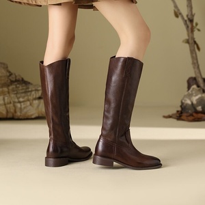 Botas de media pantorrilla ajustadas, modernas y versátiles para mujer, para otoño e invierno, con tacones gruesos. - Product Image 3