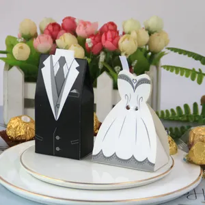 Düğün parti Favor kutuları gelin ve damat için şeker kutuları gelin kağıt yaratıcı şeker için düğün elbisesi hediye kutusu