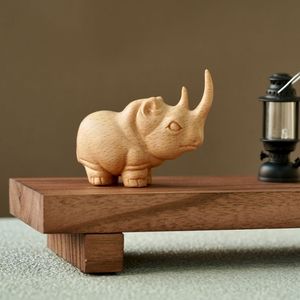 Figurine de rhinocéros sculptée en bois de hêtre YiTao, sculpture animale artisanale pour la décoration de la maison et du salon - Product Image 1