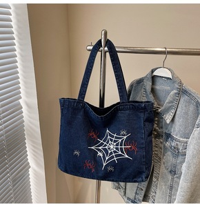 Halloween Estilo Escuro Retro Personalizado Bordado Aranha <span class=keywords><strong>Web</strong></span> Mulheres Shopping Bag Casual Grande Capacidade Diária Denim Shoulder Bag - Product Image 3