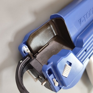 ปืนติดป้ายแบบใหม่ขายดี รุ่น V-Tool สำหรับติดตั้งตัวล็อคพร้อมป้าย สำหรับกางเกงยีนส์ เสื้อผ้า เสื้อยืด เข็มขัด และเครื่องแต่งกาย - Product Image 4